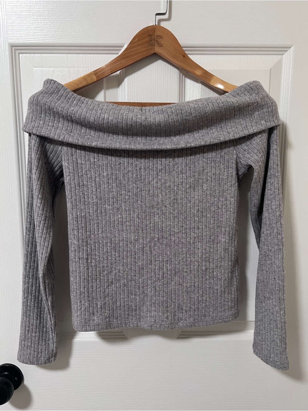 Off-the-Shoulder Ribbed Knit Sweater by Stradivarius
